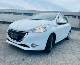 Peugeot 208 1.2 benzina GPL neopatentati