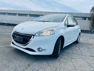 Peugeot 208 1.2 benzina GPL neopatentati