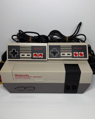 Nintendo nes completo di cavi e due controller