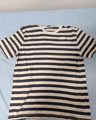 T shirt zara 
Taglia S
Buone condizioni
