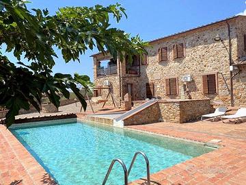 Casale in stile rustico Toscano con vista panor...