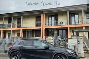 Villa a schiera su tre livelli con garage