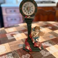 orologio vintage con angioletto decorativo