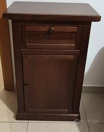Comodino in legno