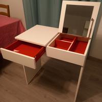Tavolo da trucco 