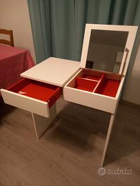 Tavolo da trucco 