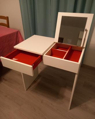 Tavolo da trucco 