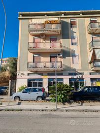 Ampi locali, vista panoramica, soleggiato