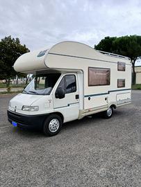 Camper MC Louis
