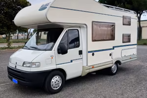 Camper MC Louis