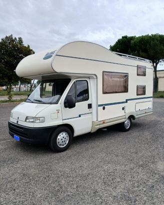 Camper MC Louis