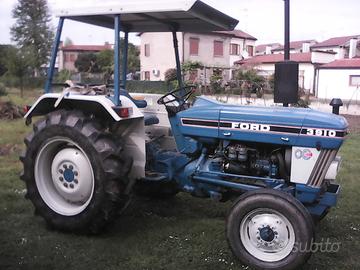 trattore Ford 3910