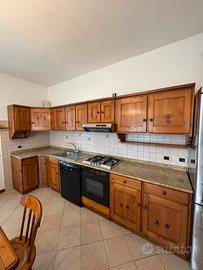 Cucina completa in legno Larice
