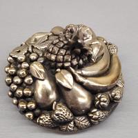 Scultura gruppo frutta metallo