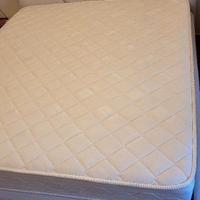 materasso e due cuscini