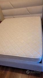 materasso e due cuscini