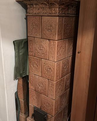 stufa a legna, in maiolica antica