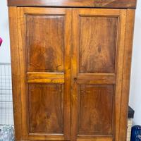 Mobile in legno di noce del  700