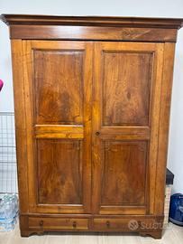 Mobile in legno di noce del  700