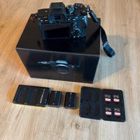 Sony a7 iv con 2 batterie, carica, sd