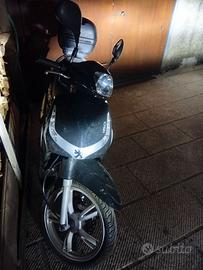 Scooter Peugeot Tweet 150