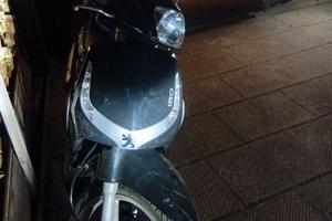 Scooter Peugeot Tweet 150