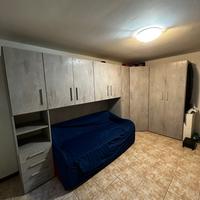 Armadio ad angolo grigio effetto cemento