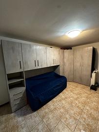 Armadio ad angolo grigio effetto cemento