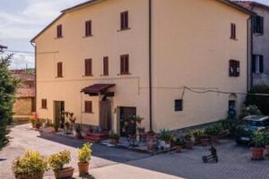 Porzione di casolare con terreno e annessi, B/129