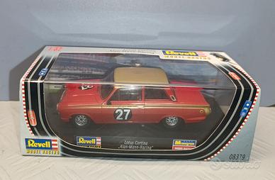 Slot car 1:32 Revell Lotus Cortina rosso/oro