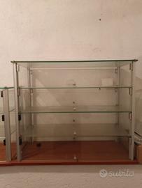 vetrina  da brioches 