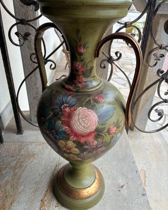 Anfora in ceramica dipinta a mano