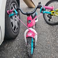 Bicicletta senza pedali e con pedali