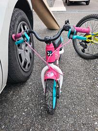 Bicicletta senza pedali e con pedali