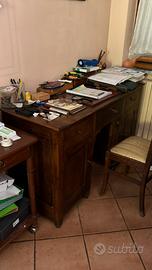 Scrivania rustica in legno massello con cassetti