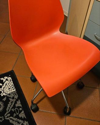 Sedia girevole Maui di Kartell by Vico Magistretti