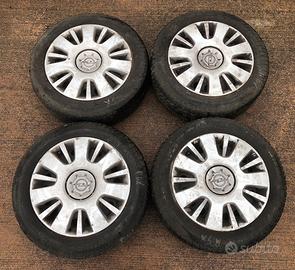 4 cerchi Opel da 16” con copricerchio