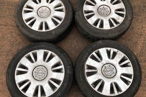 4 cerchi Opel da 16” con copricerchio