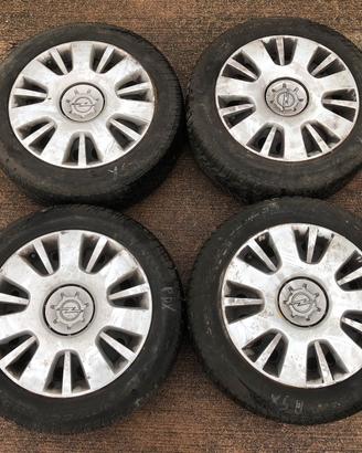 4 cerchi Opel da 16” con copricerchio