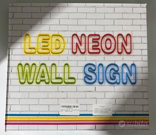 Scritta neon presa usb e interruttore