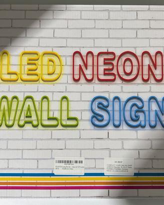 Scritta neon presa usb e interruttore