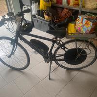 Bicicletta con pedalata assistita