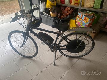 Bicicletta con pedalata assistita