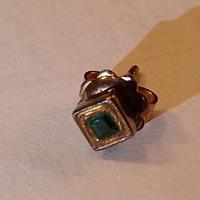 orecchino in oro e smeraldo