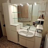 Mobile per bagno con lavandino e specchio