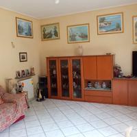 Mobile soggiorno componibile+tavolo con sedie