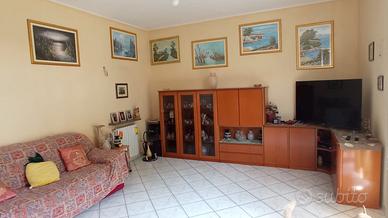 Mobile soggiorno componibile+tavolo con sedie