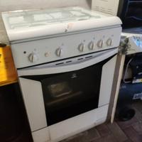 Cucina a gas x bombola modello Indesit