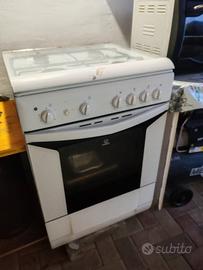 Cucina a gas x bombola modello Indesit