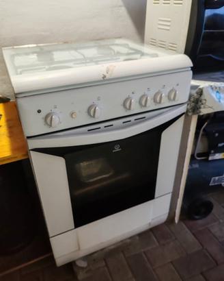 Cucina a gas x bombola modello Indesit